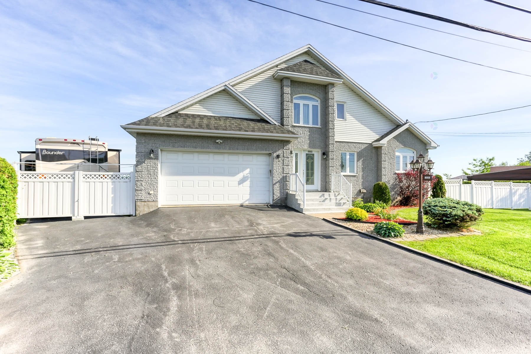









3320


Rue Notre-Dame E.

,
Trois-Rivières,




QC
G8V1Y9

