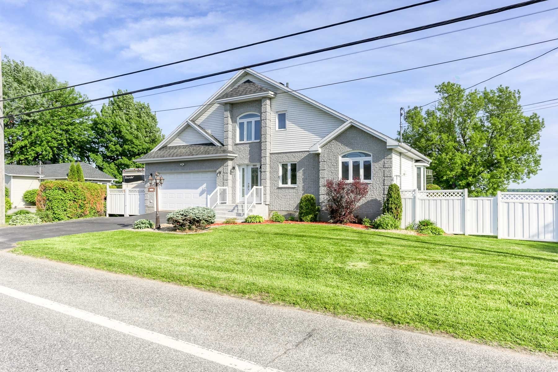 









3320


Rue Notre-Dame E.

,
Trois-Rivières,




QC
G8V1Y9

