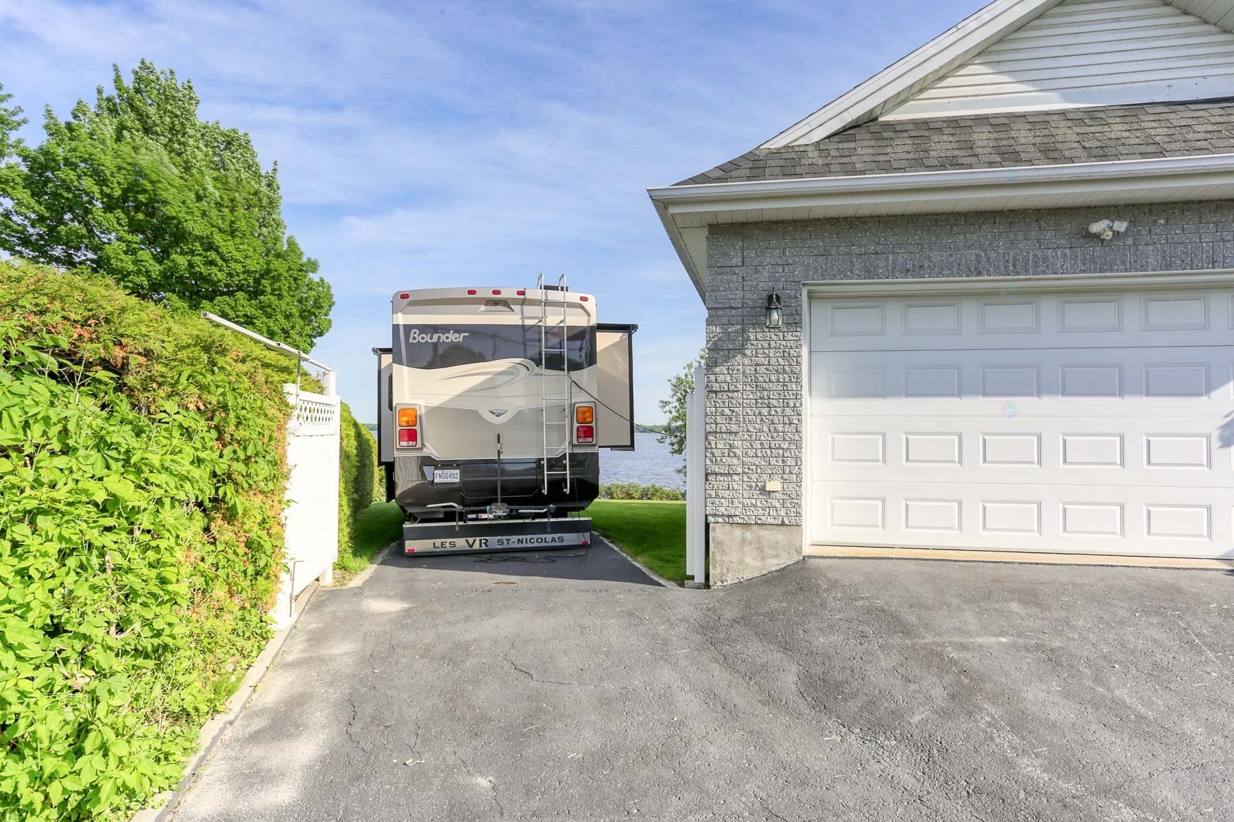 









3320


Rue Notre-Dame E.

,
Trois-Rivières,




QC
G8V1Y9

