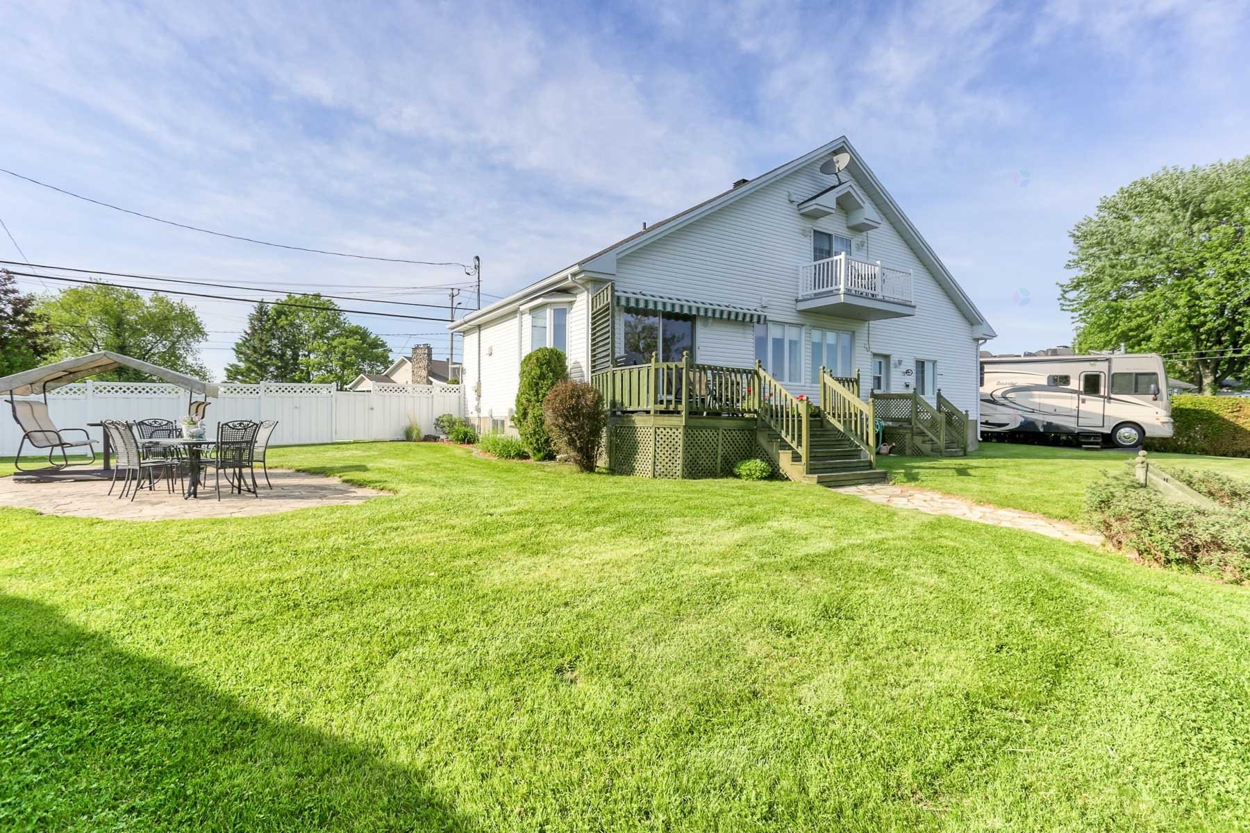 









3320


Rue Notre-Dame E.

,
Trois-Rivières,




QC
G8V1Y9

