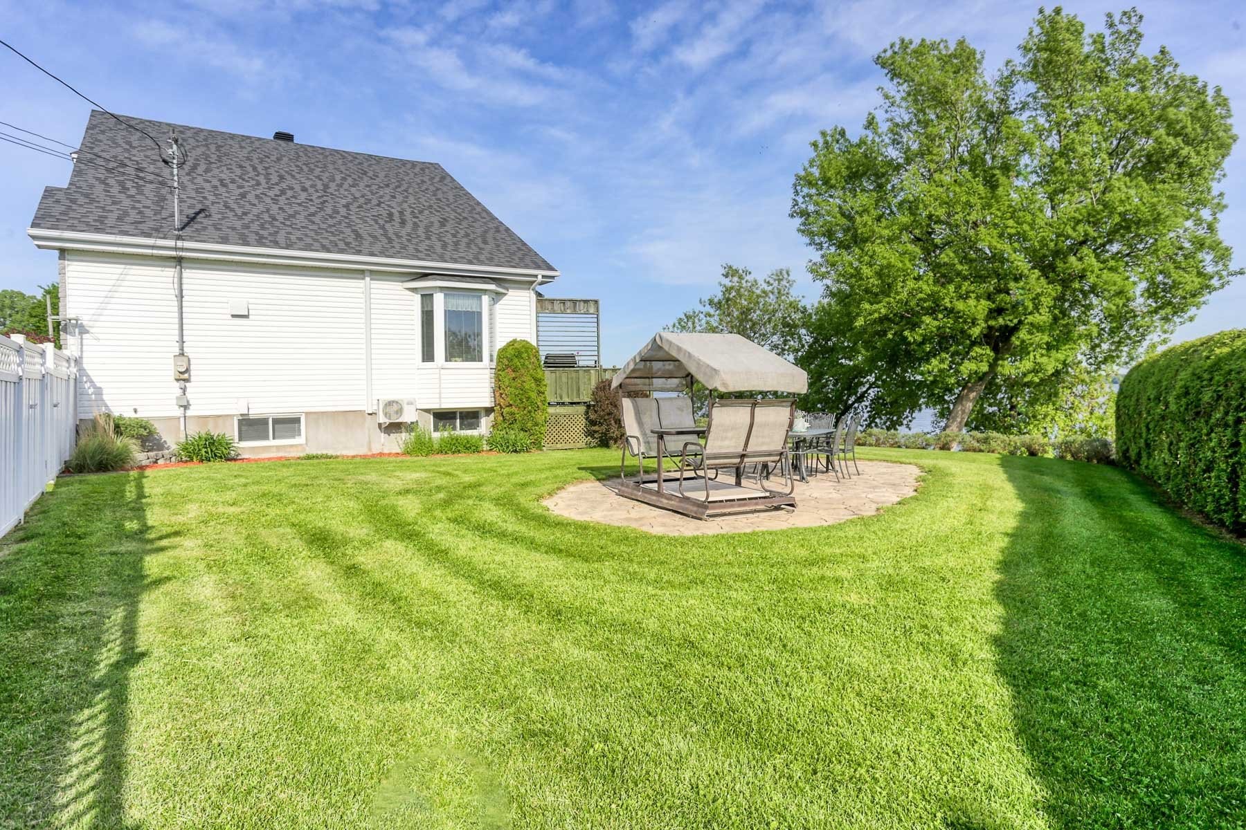 









3320


Rue Notre-Dame E.

,
Trois-Rivières,




QC
G8V1Y9

