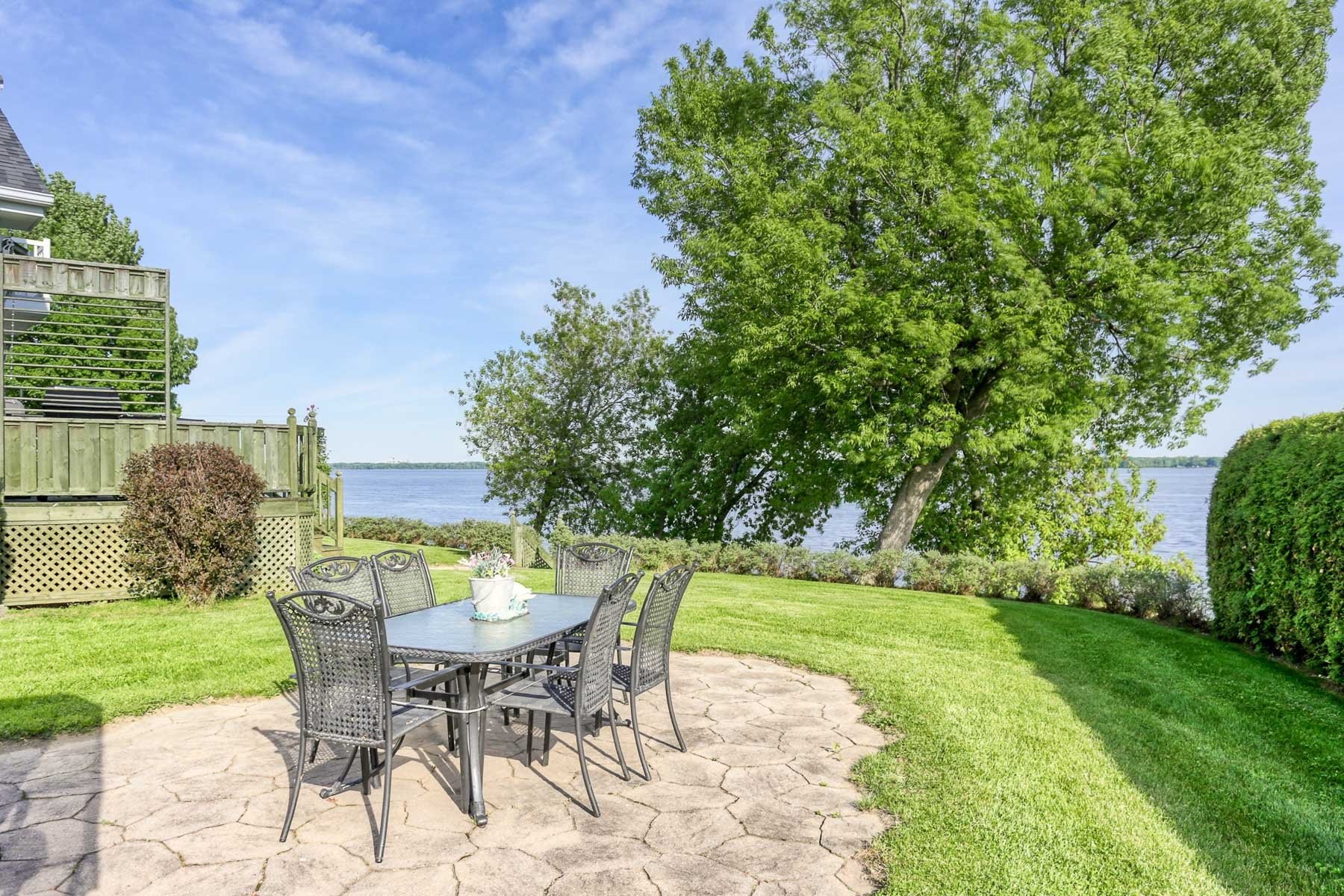 









3320


Rue Notre-Dame E.

,
Trois-Rivières,




QC
G8V1Y9

