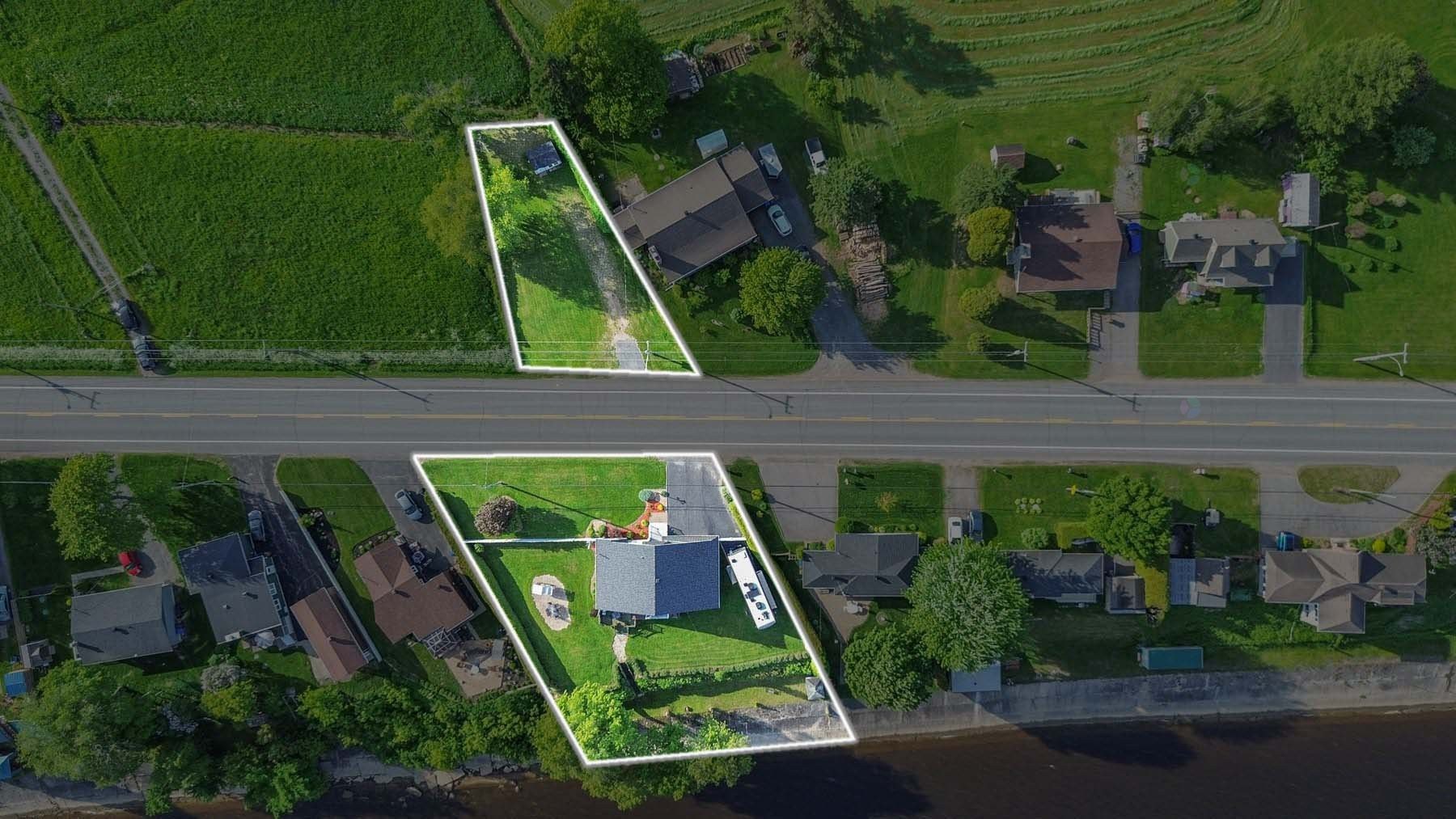 









3320


Rue Notre-Dame E.

,
Trois-Rivières,




QC
G8V1Y9

