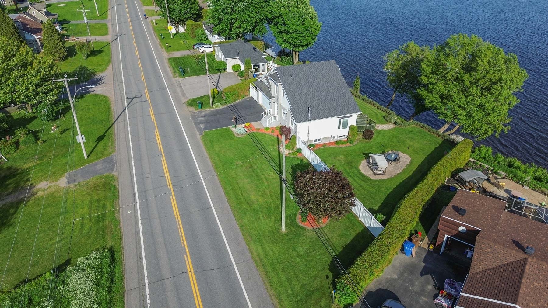 









3320


Rue Notre-Dame E.

,
Trois-Rivières,




QC
G8V1Y9

