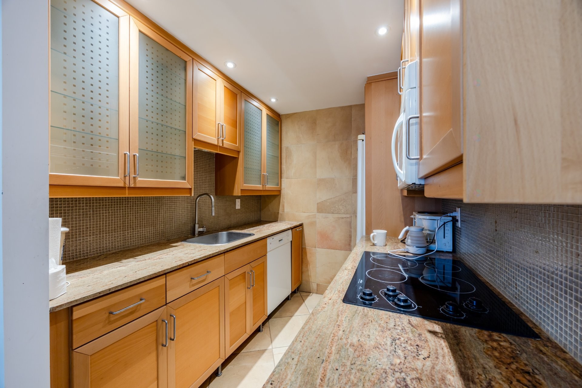 









1700


Av. Papineau

, 104,
Montréal (Ville-Marie),




QC
H2K4H9

