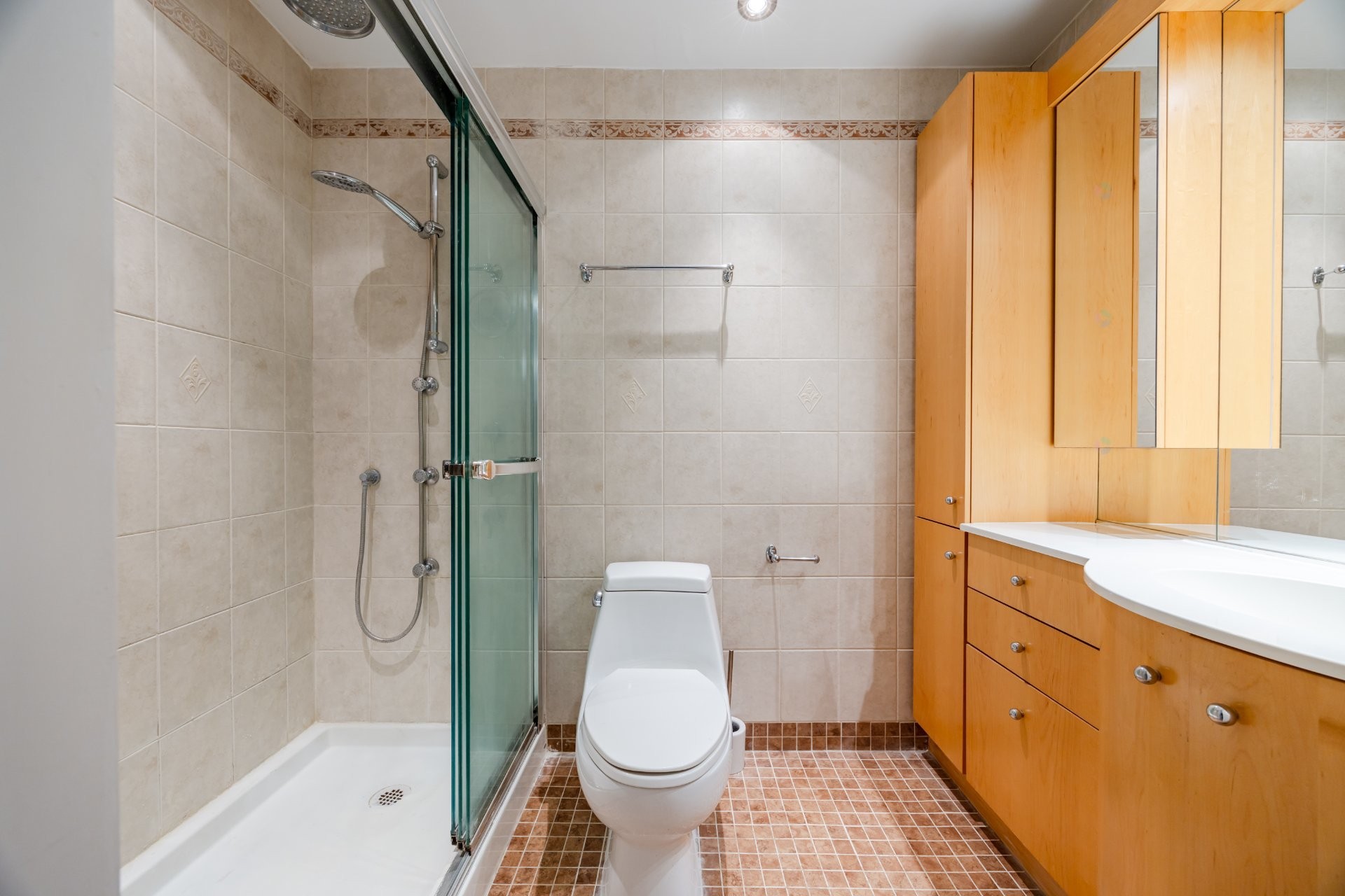 









1700


Av. Papineau

, 104,
Montréal (Ville-Marie),




QC
H2K4H9

