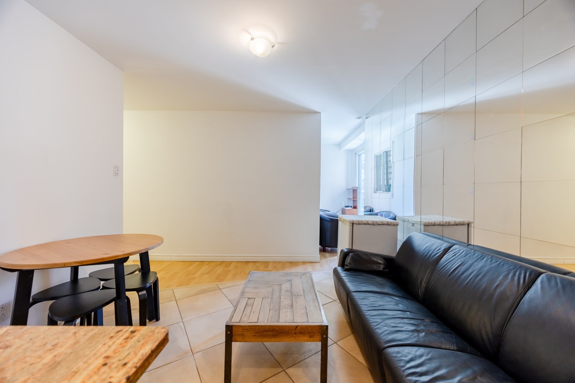 









1700


Av. Papineau

, 104,
Montréal (Ville-Marie),




QC
H2K4H9

