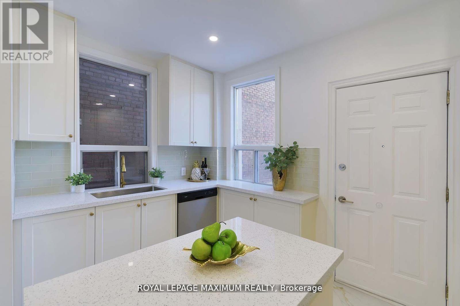 












132 WALLACE AVENUE

,
Toronto,




Ontario
M6H1T5

