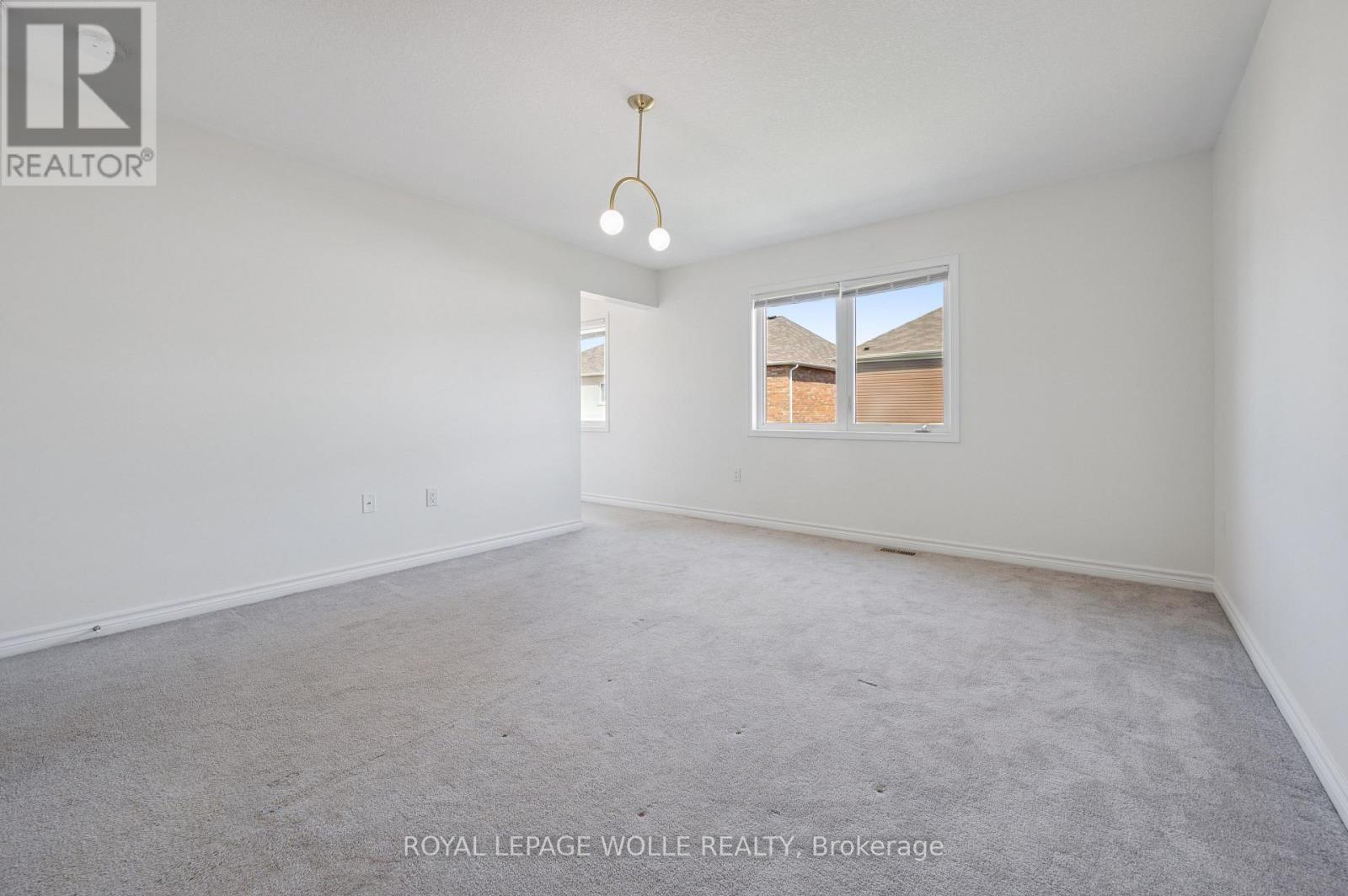 












267 GROVEHILL CRESCENT

,
Kitchener,




Ontario
N2R0K8

