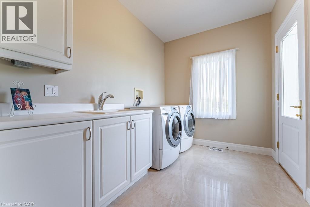 












365 ROBINSON Road

,
Brantford,




Ontario
N3T0L7

