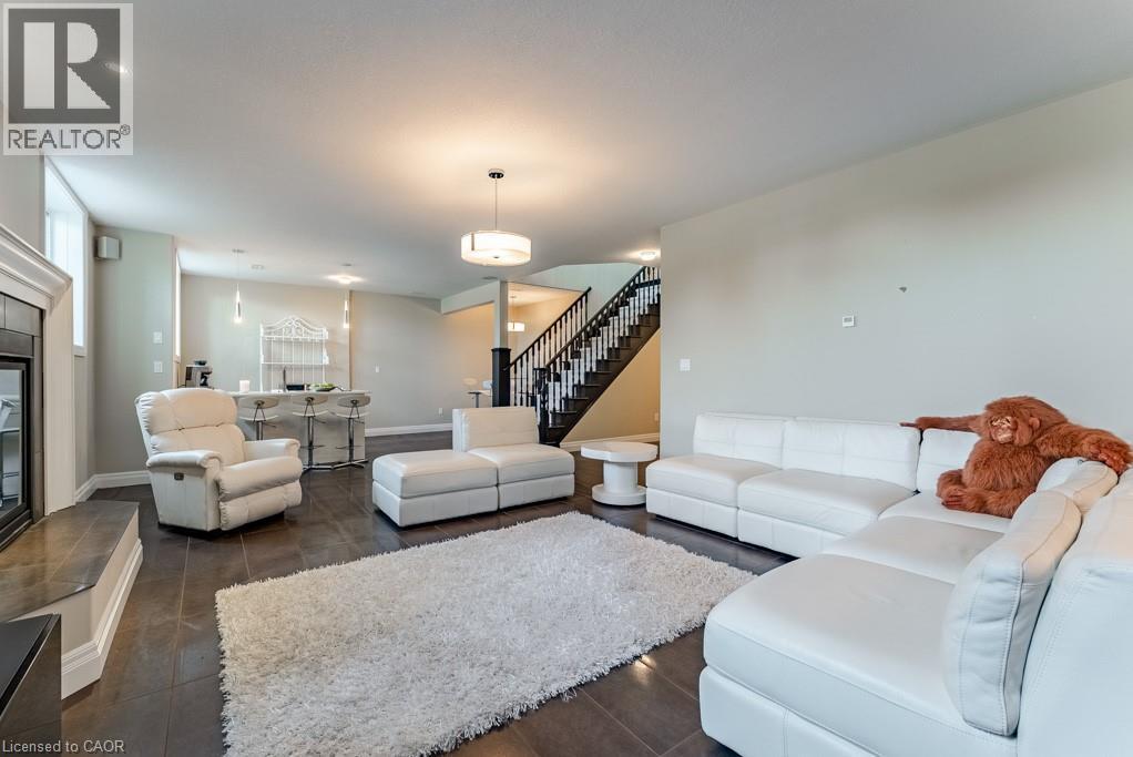 












365 ROBINSON Road

,
Brantford,




Ontario
N3T0L7


