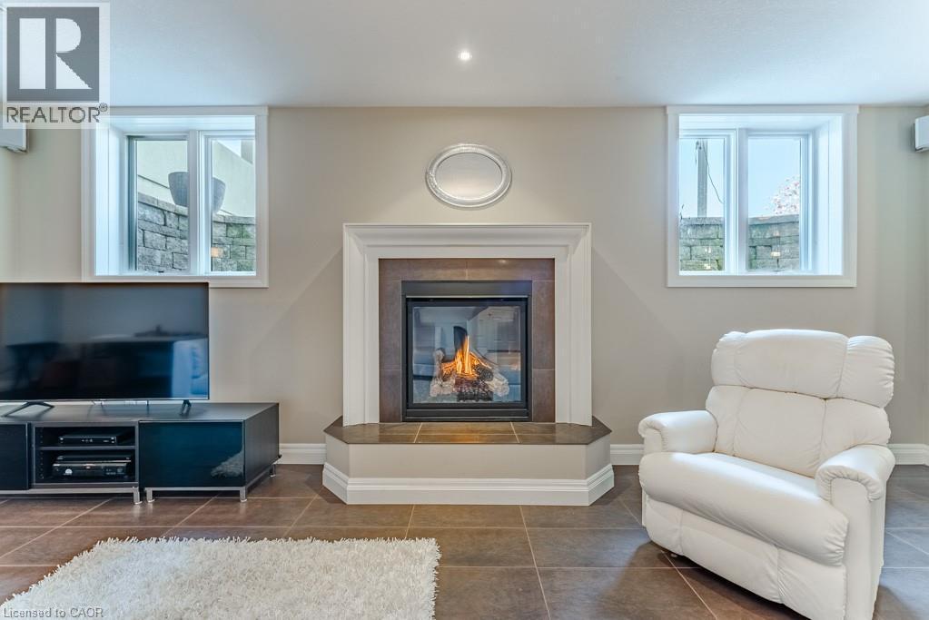 












365 ROBINSON Road

,
Brantford,




Ontario
N3T0L7

