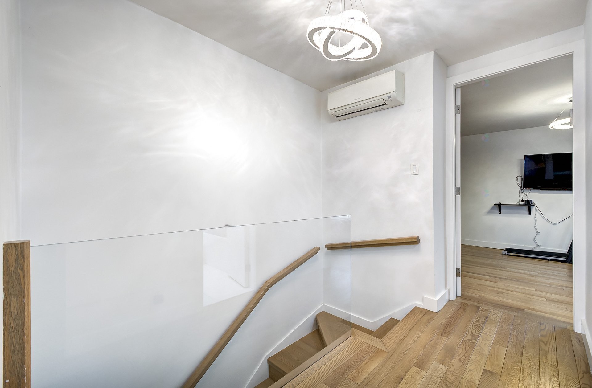 









5670


Ch. Merrimac

,
Côte-Saint-Luc,




QC
H4W1S6

