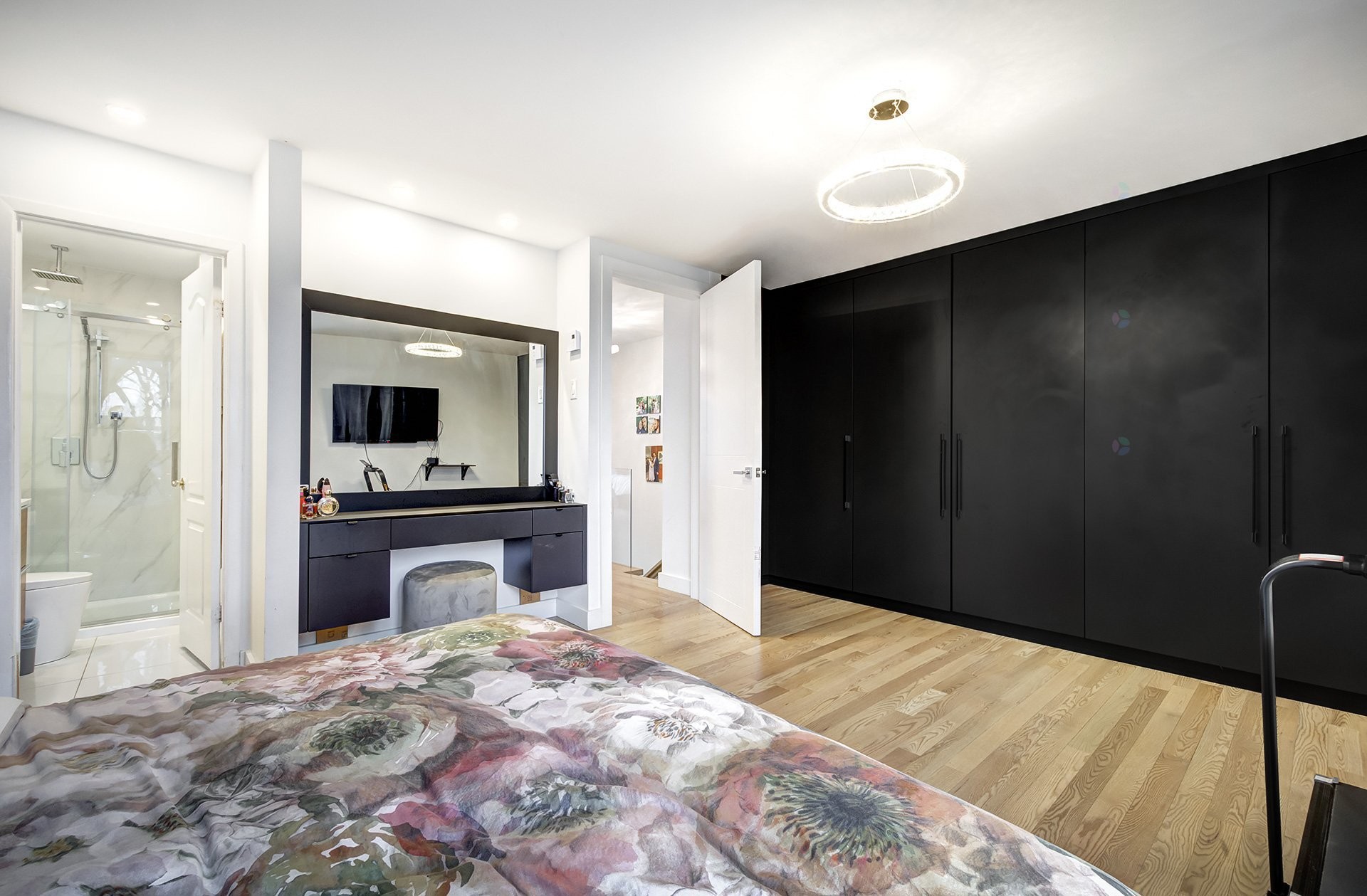 









5670


Ch. Merrimac

,
Côte-Saint-Luc,




QC
H4W1S6

