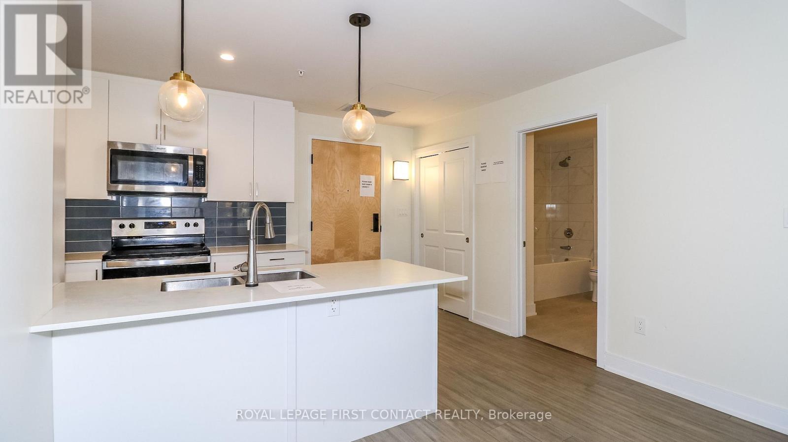 












210 - 121 MARY STREET

,
Clearview,




Ontario
L0M1G0

