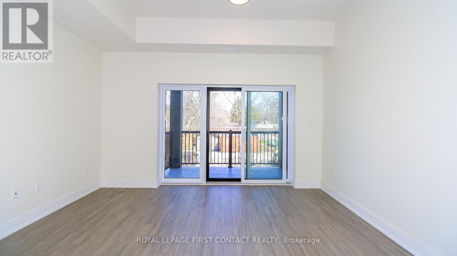












210 - 121 MARY STREET

,
Clearview,




Ontario
L0M1G0

