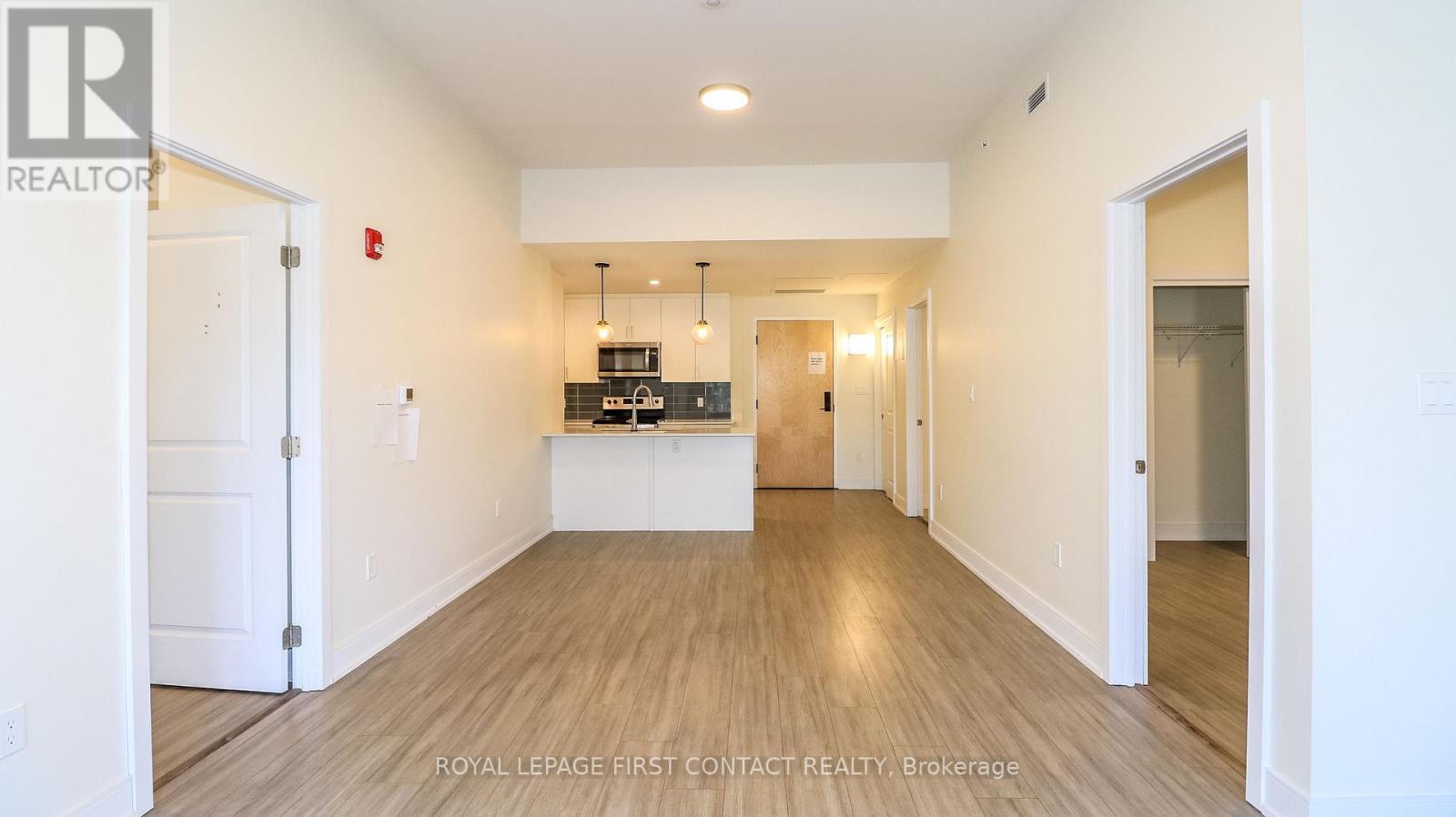 












210 - 121 MARY STREET

,
Clearview,




Ontario
L0M1G0

