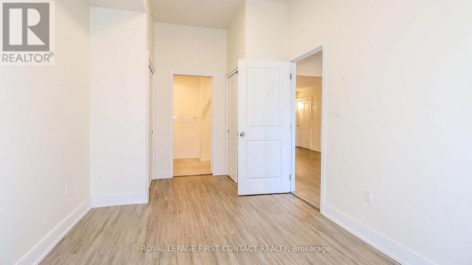












210 - 121 MARY STREET

,
Clearview,




Ontario
L0M1G0

