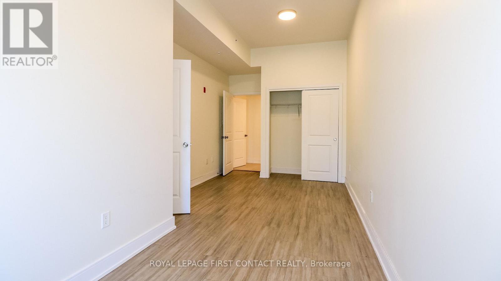 












210 - 121 MARY STREET

,
Clearview,




Ontario
L0M1G0


