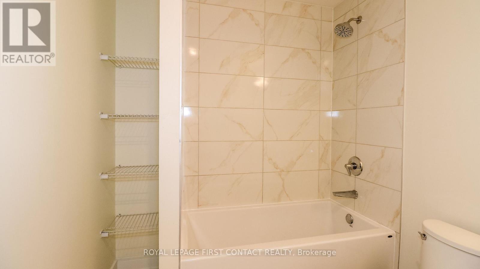 












210 - 121 MARY STREET

,
Clearview,




Ontario
L0M1G0

