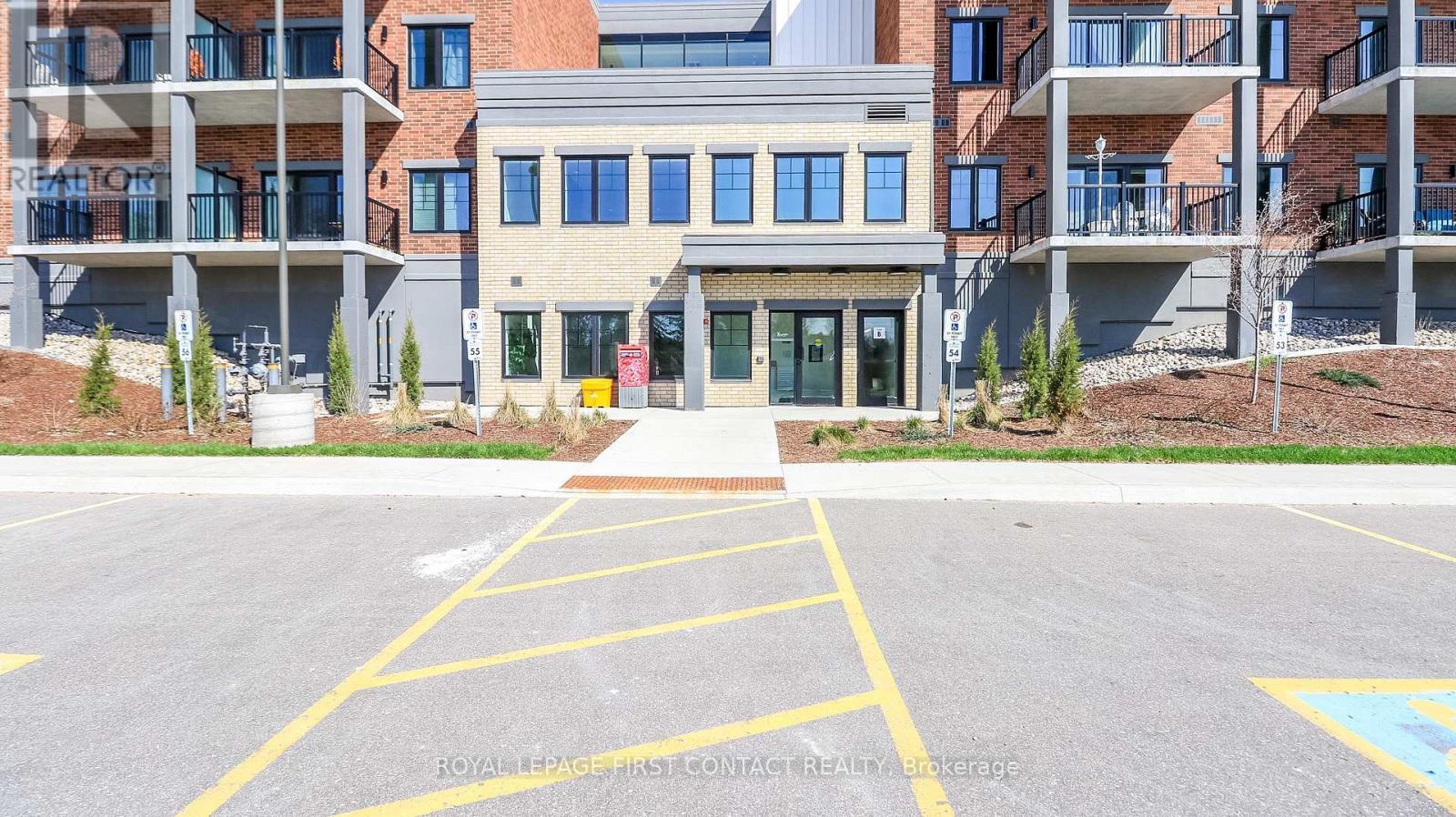 












210 - 121 MARY STREET

,
Clearview,




Ontario
L0M1G0

