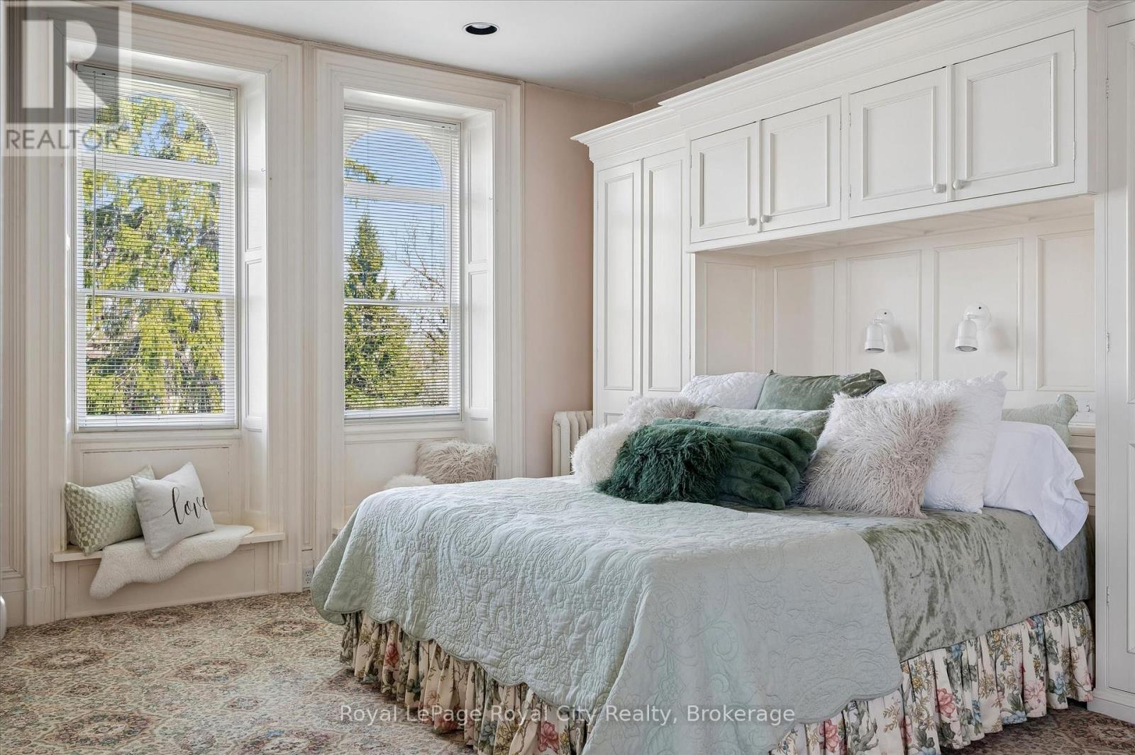 












66 PAISLEY STREET

,
Guelph (Downtown),




Ontario
N1H2N8

