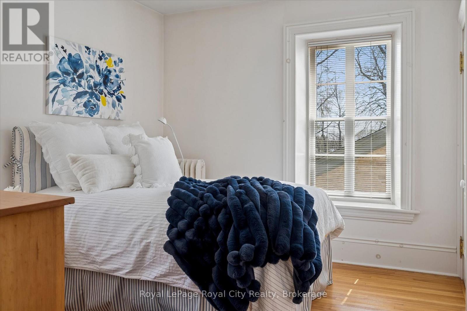 












66 PAISLEY STREET

,
Guelph (Downtown),




Ontario
N1H2N8

