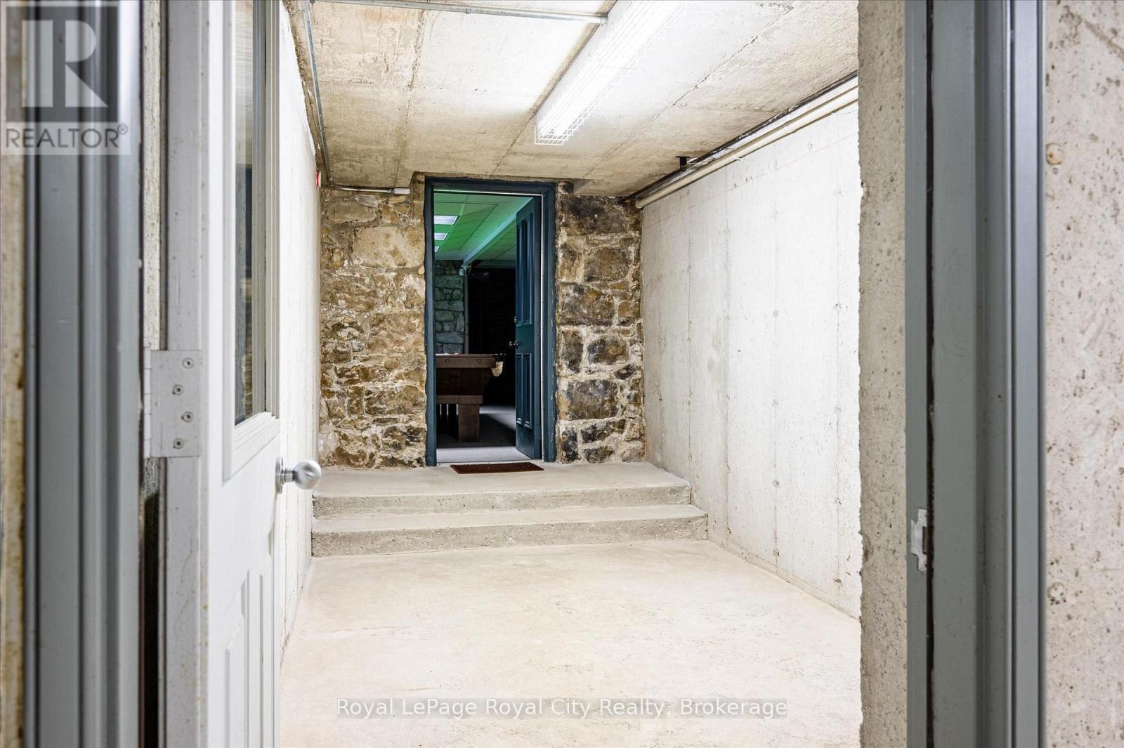 












66 PAISLEY STREET

,
Guelph (Downtown),




Ontario
N1H2N8

