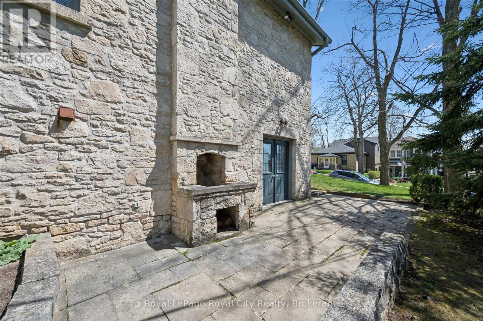 












66 PAISLEY STREET

,
Guelph (Downtown),




Ontario
N1H2N8

