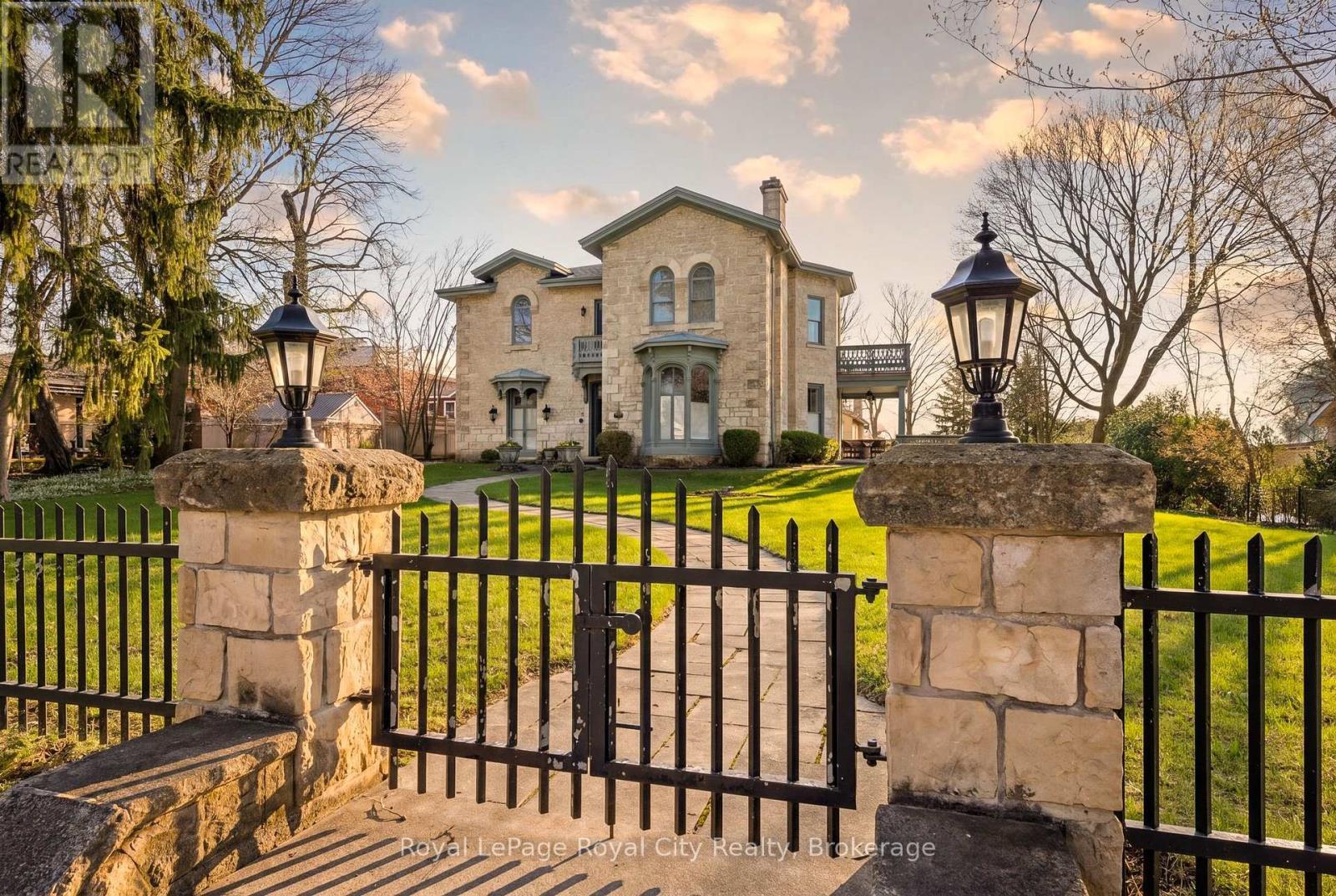 












66 PAISLEY STREET

,
Guelph (Downtown),




Ontario
N1H2N8

