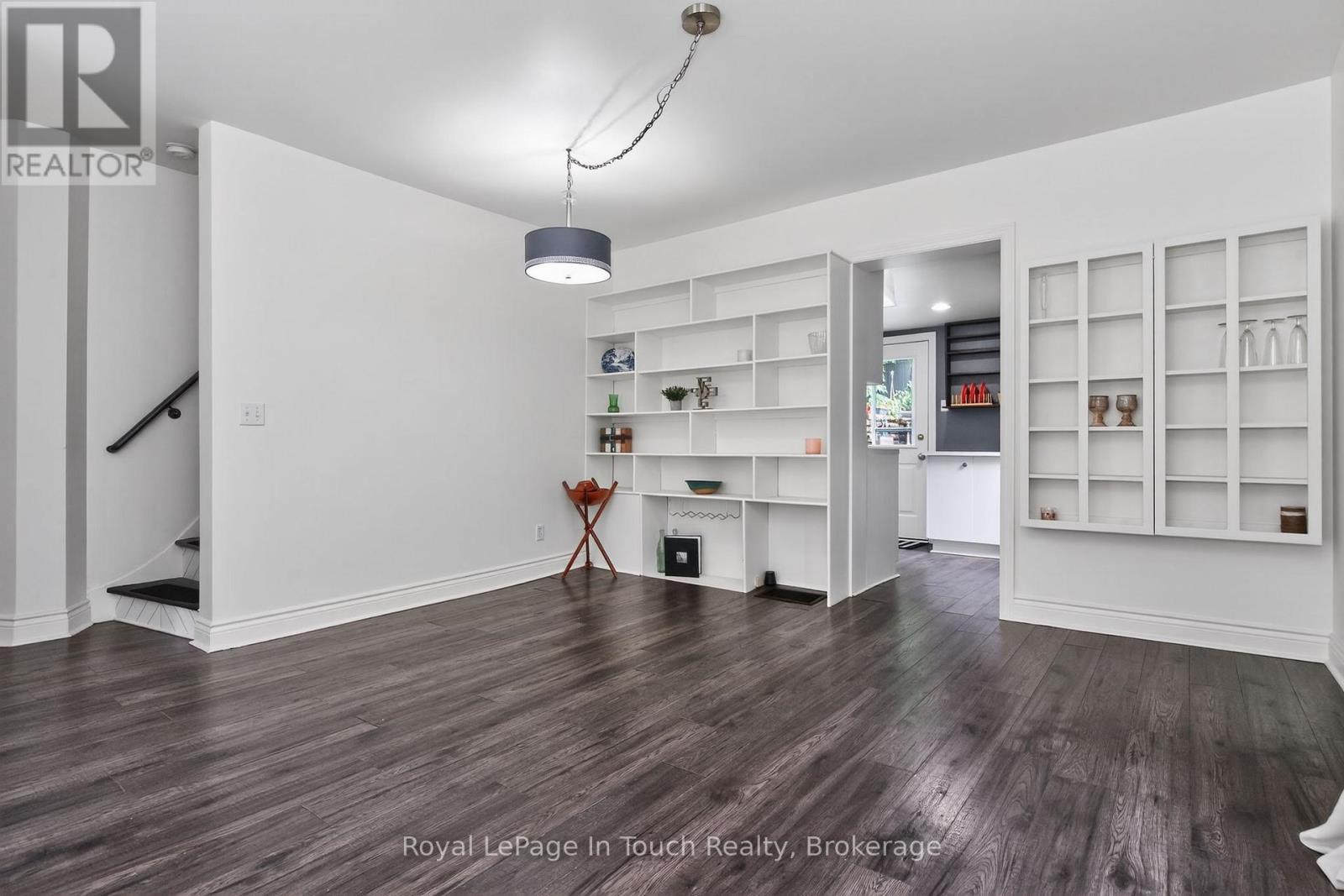 












330 THIRD STREET

,
Midland,




Ontario
L4R3S7

