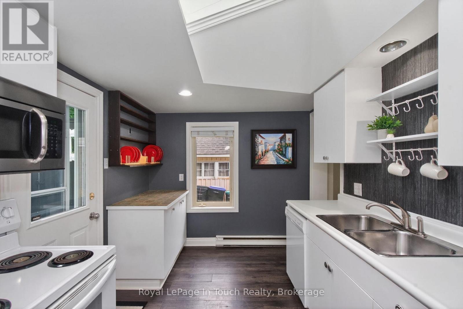 












330 THIRD STREET

,
Midland,




Ontario
L4R3S7

