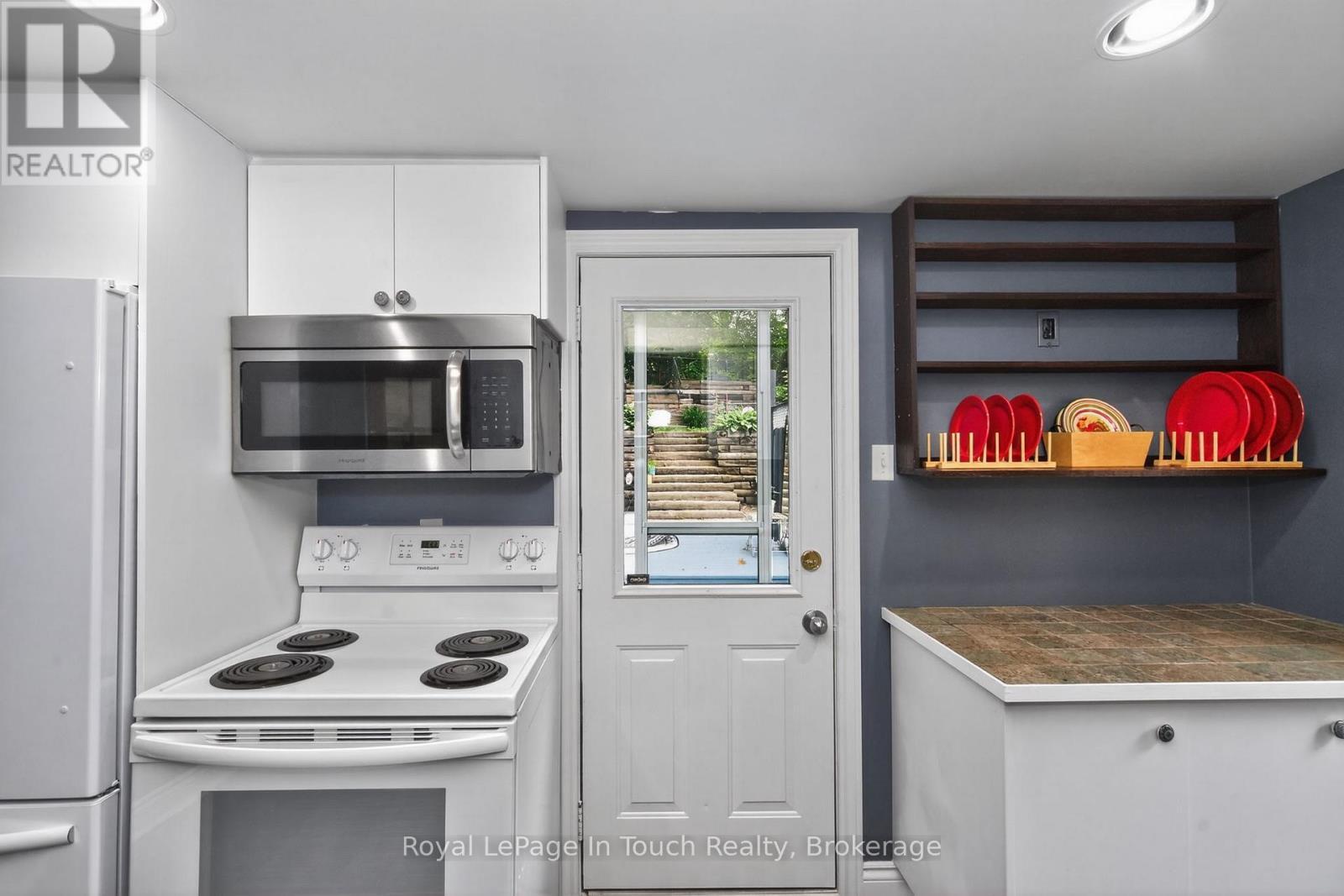 












330 THIRD STREET

,
Midland,




Ontario
L4R3S7

