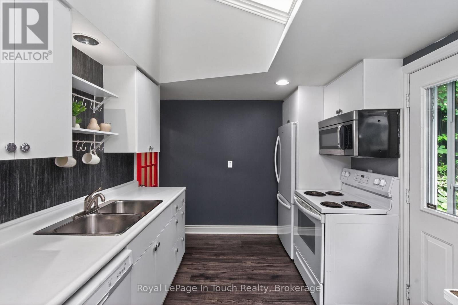 












330 THIRD STREET

,
Midland,




Ontario
L4R3S7


