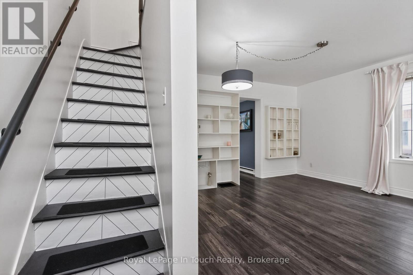 












330 THIRD STREET

,
Midland,




Ontario
L4R3S7

