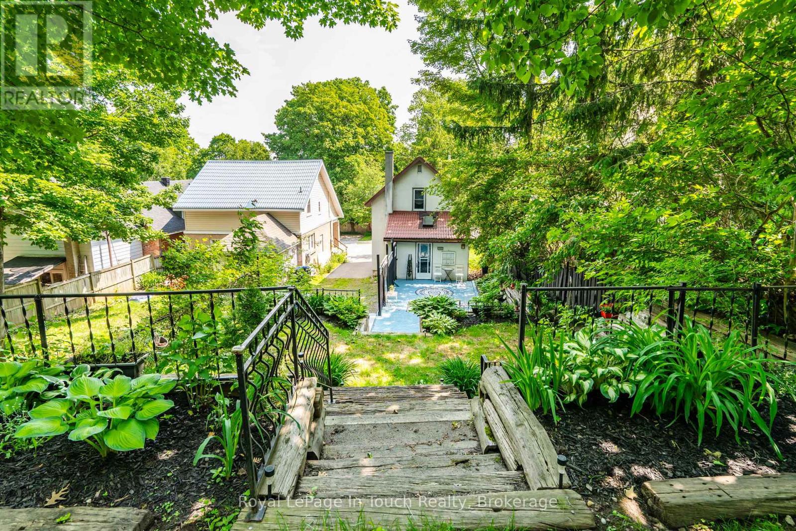 












330 THIRD STREET

,
Midland,




Ontario
L4R3S7

