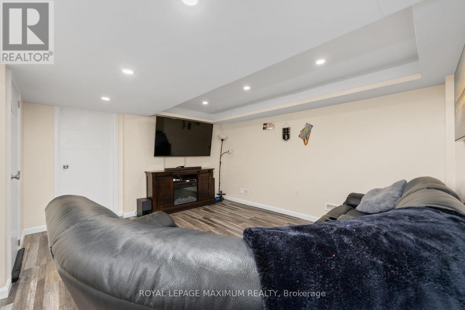 












52 POTTERY PLACE

,
Vaughan,




Ontario
L4L9H6

