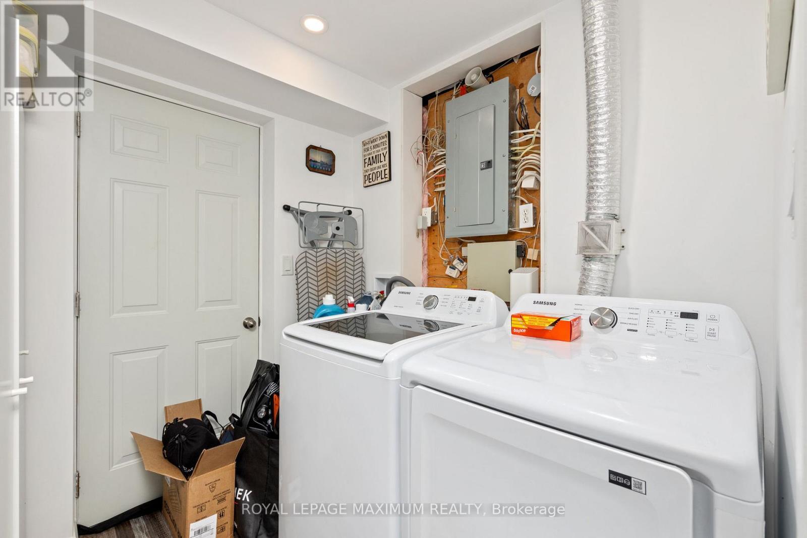 












52 POTTERY PLACE

,
Vaughan,




Ontario
L4L9H6

