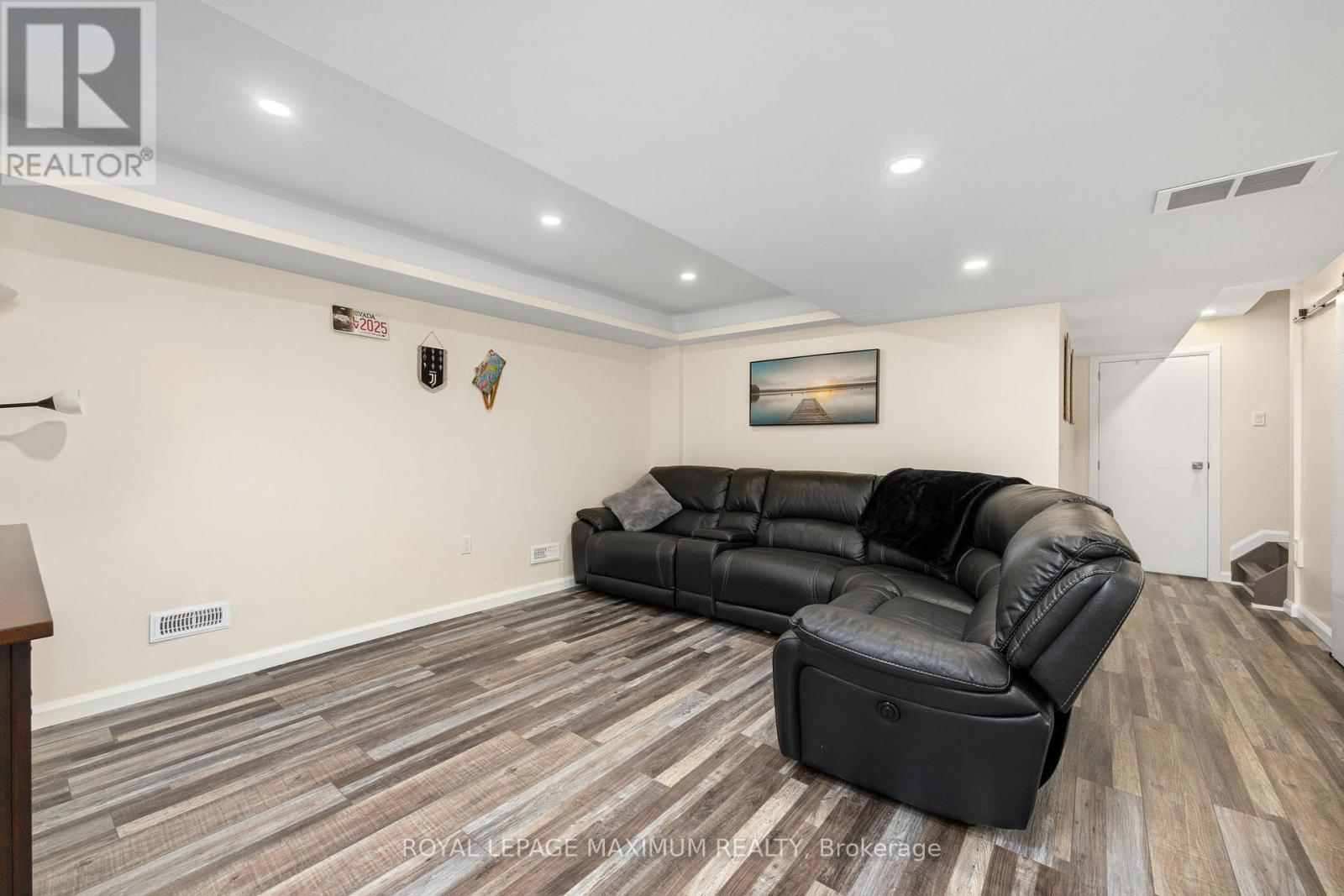 












52 POTTERY PLACE

,
Vaughan,




Ontario
L4L9H6

