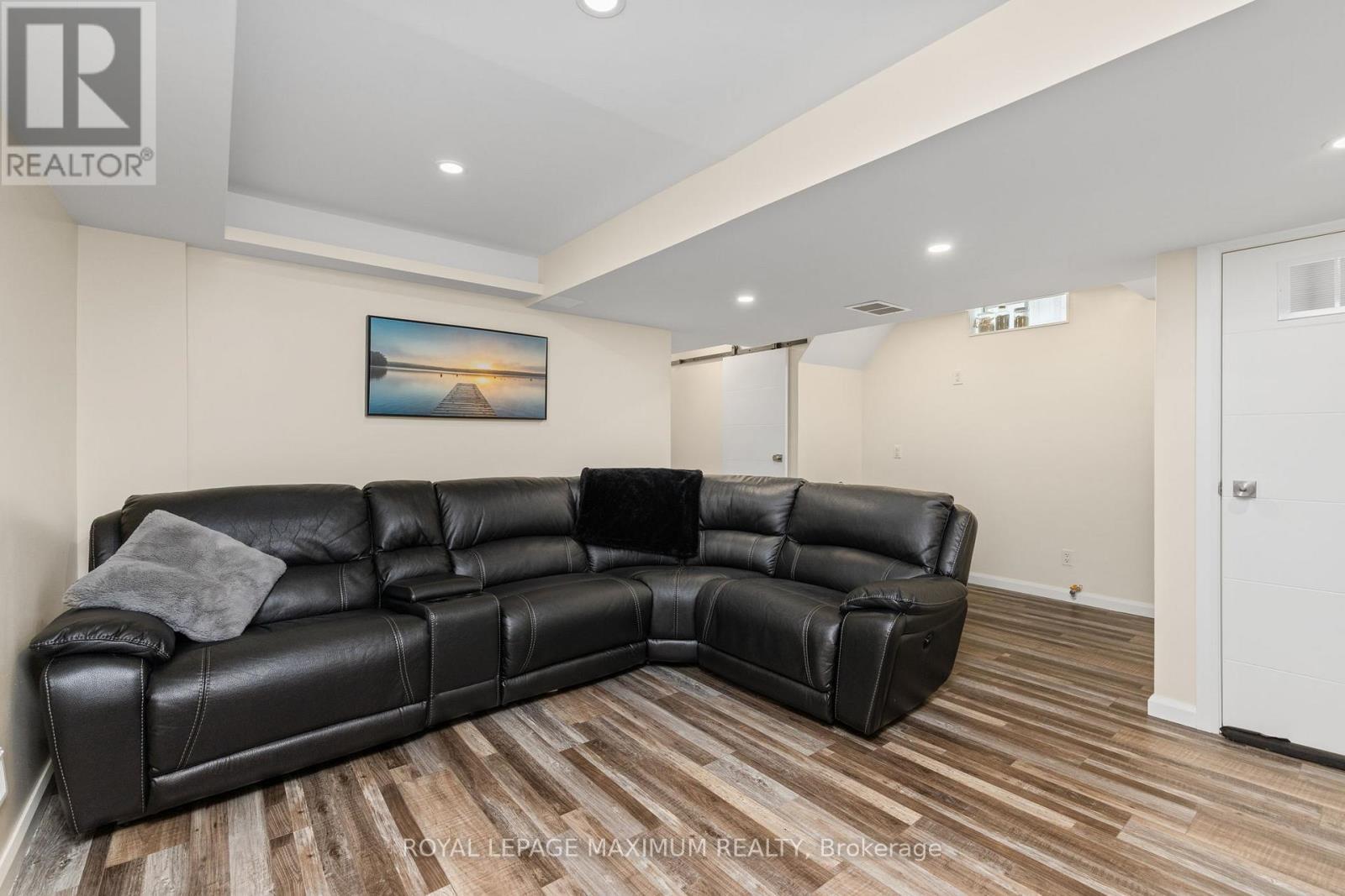 












52 POTTERY PLACE

,
Vaughan,




Ontario
L4L9H6

