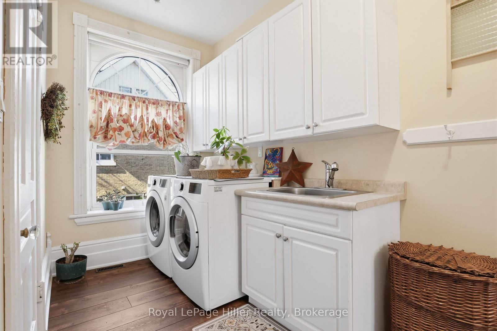 












165 STATION ROAD

,
Perth South (Sebringville),




Ontario
N0K1X0


