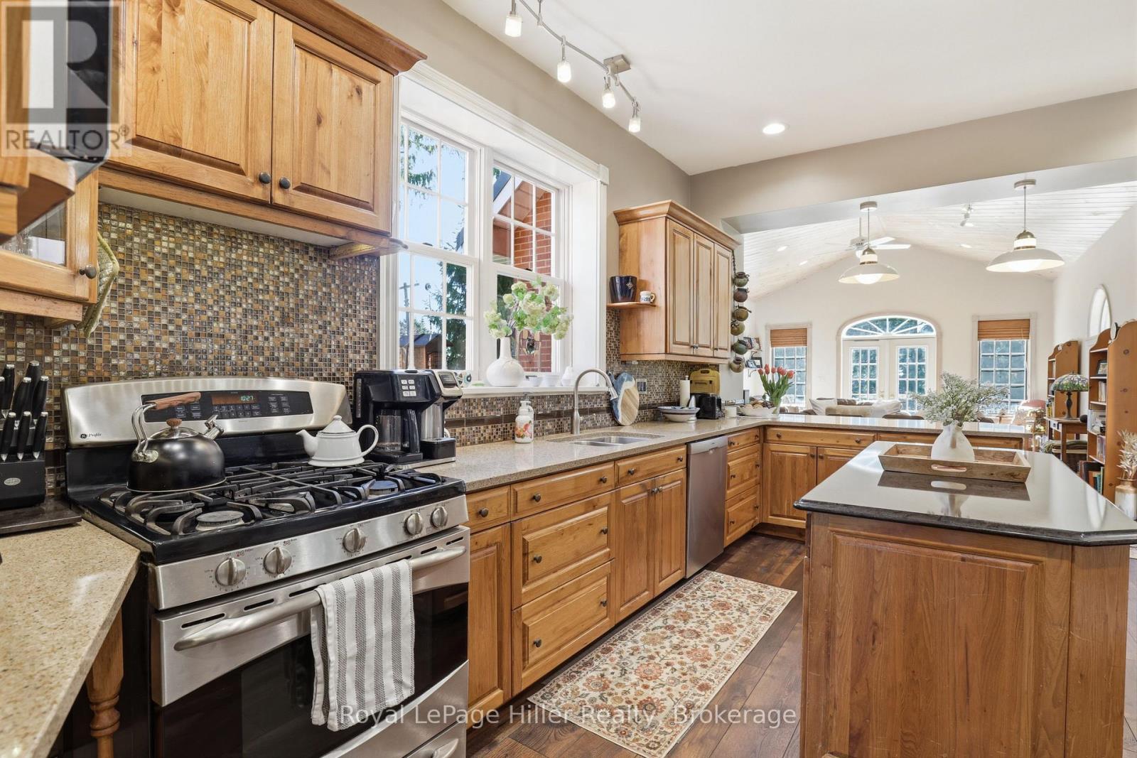 












165 STATION ROAD

,
Perth South (Sebringville),




Ontario
N0K1X0

