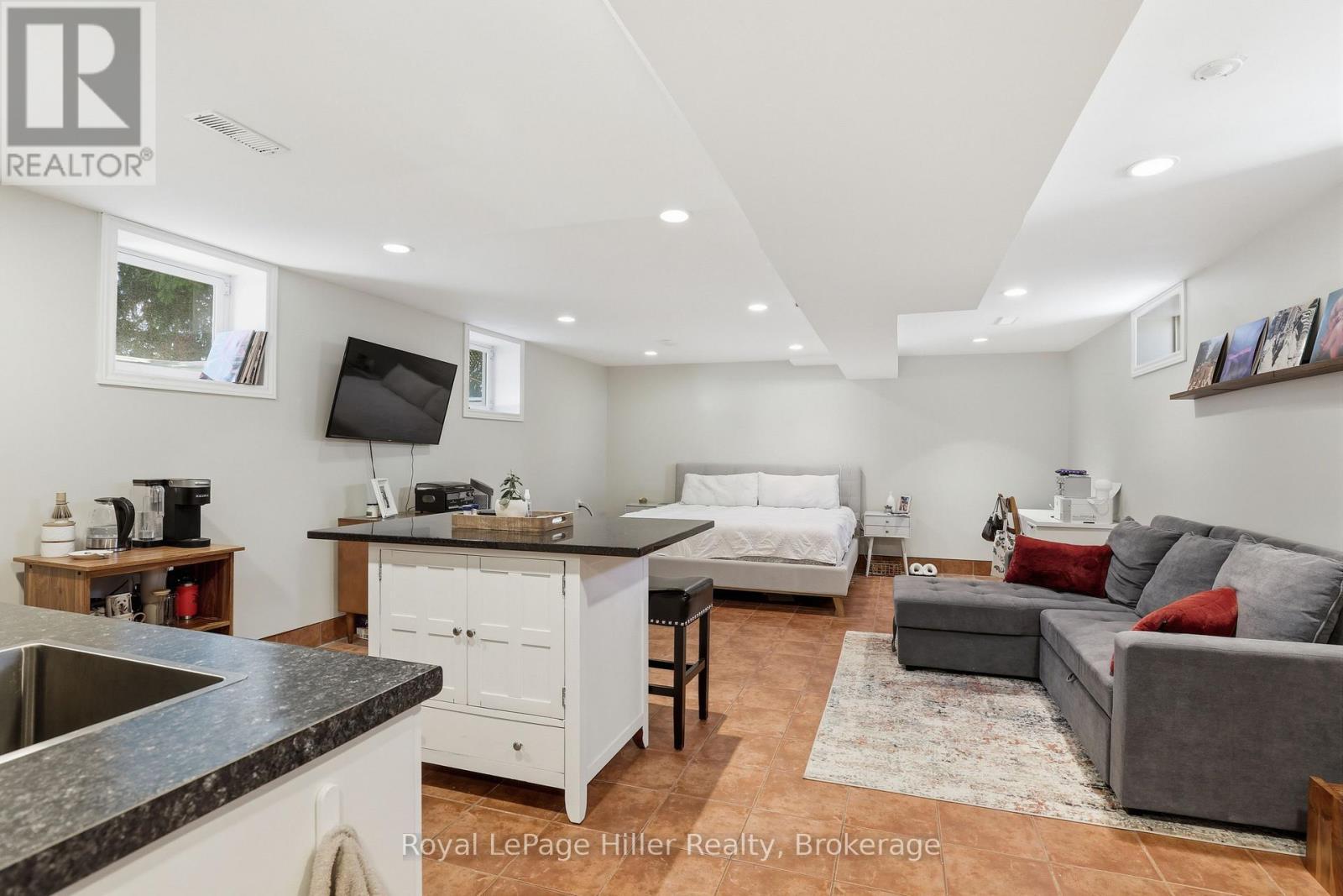 












165 STATION ROAD

,
Perth South (Sebringville),




Ontario
N0K1X0

