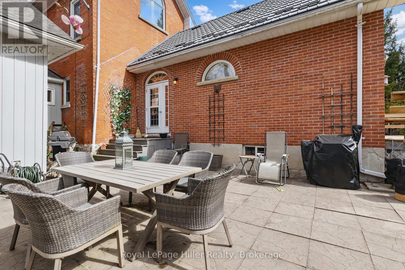 












165 STATION ROAD

,
Perth South (Sebringville),




Ontario
N0K1X0

