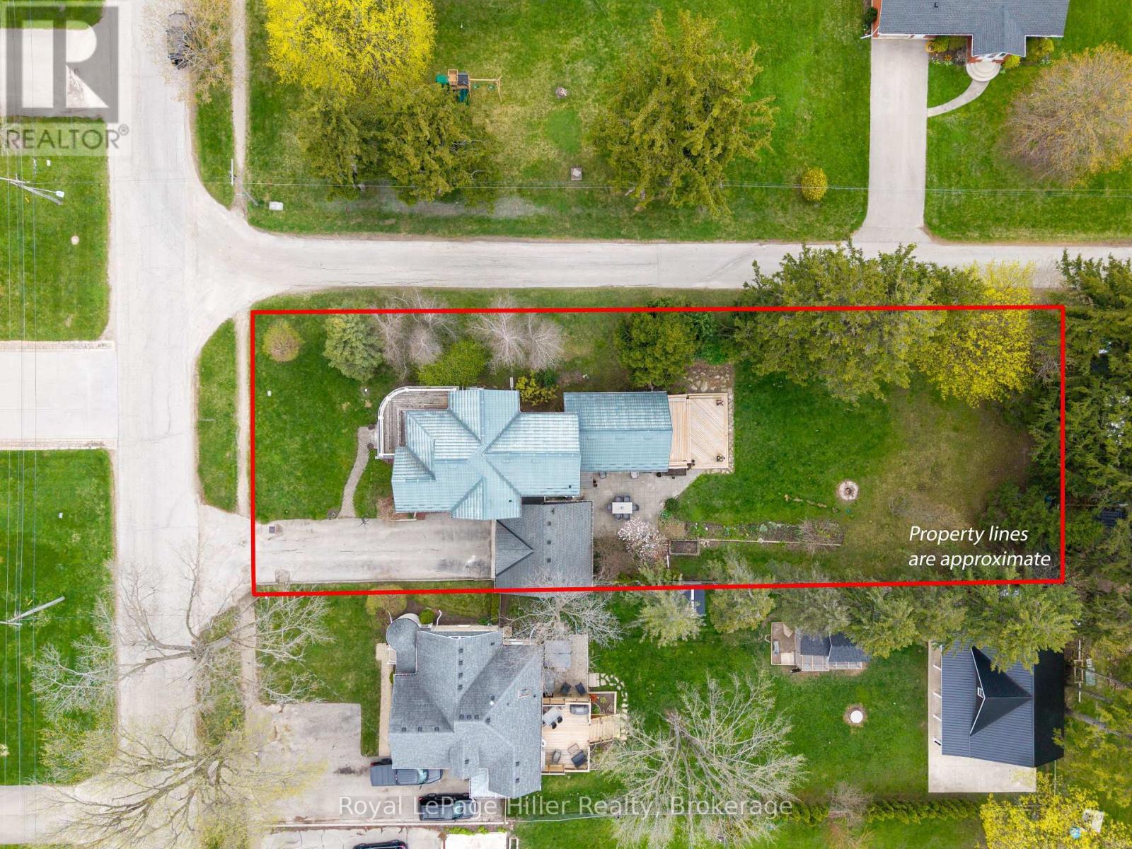 












165 STATION ROAD

,
Perth South (Sebringville),




Ontario
N0K1X0

