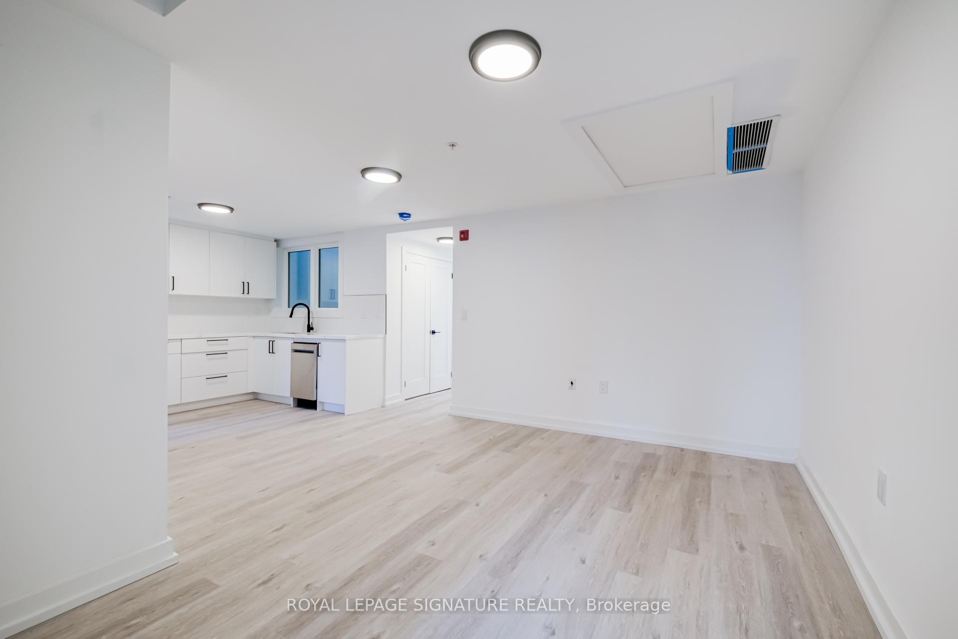 









3039


Dundas

Street West, 6,
Toronto,




ON
M6P 1Z5

