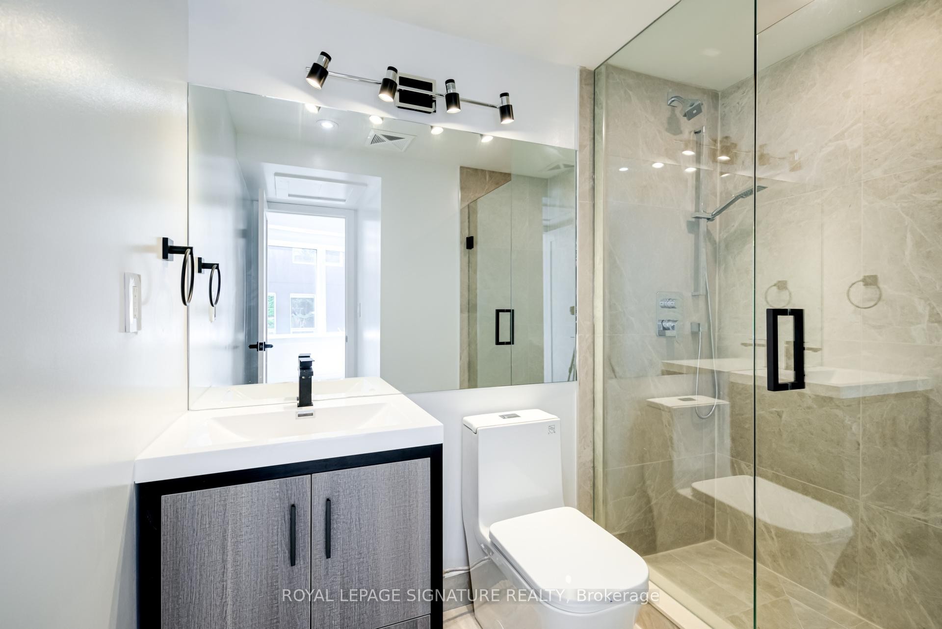 









3039


Dundas

Street West, 6,
Toronto,




ON
M6P 1Z5

