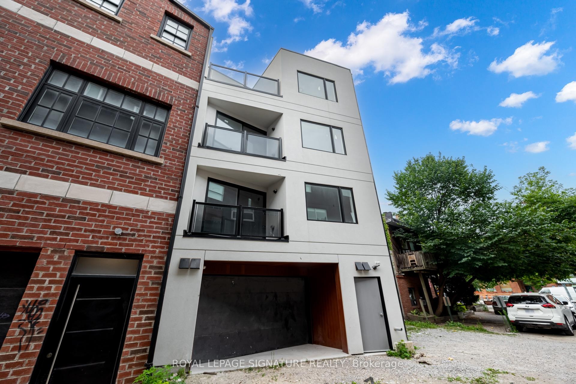 









3039


Dundas

Street West, 6,
Toronto,




ON
M6P 1Z5

