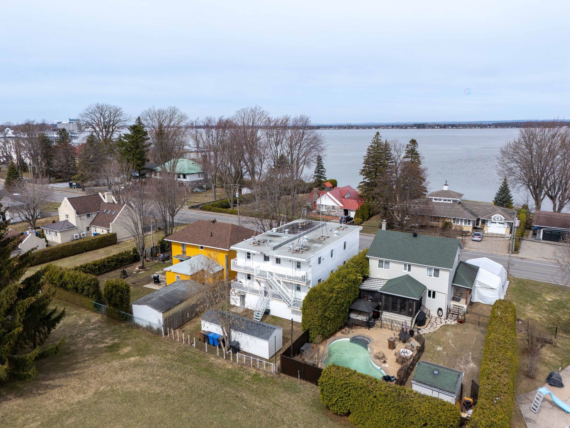 









72

 - 74B


Rue de la Rive

,
Sainte-Anne-de-Sorel,




QC
J3P1K2

