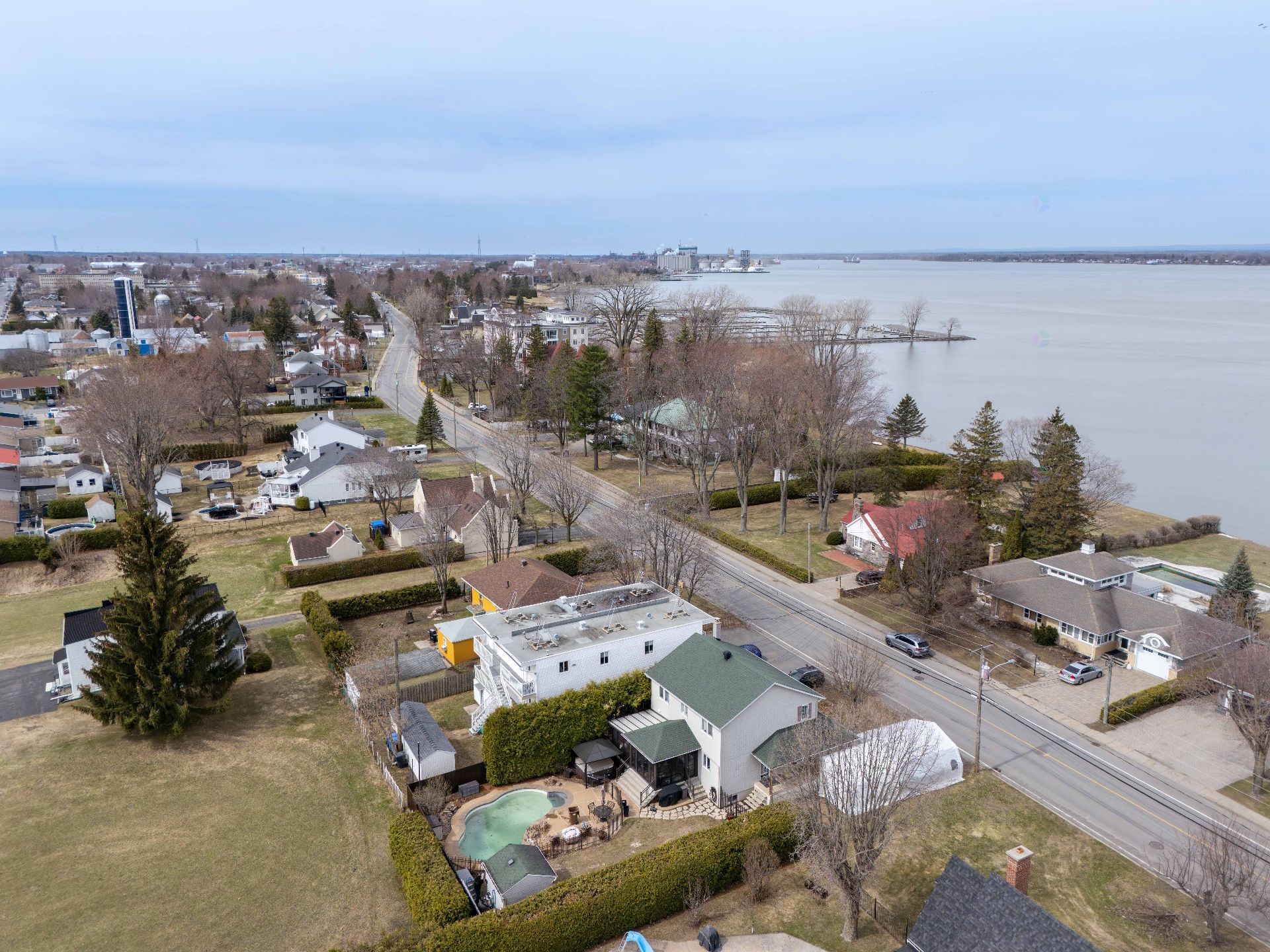 









72

 - 74B


Rue de la Rive

,
Sainte-Anne-de-Sorel,




QC
J3P1K2

